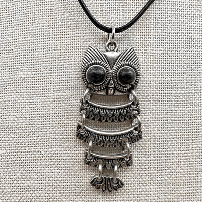 Vintage Y2K Silver Tone Articulated Owl Black Eyes Pendant Necklace Jewelry 90s