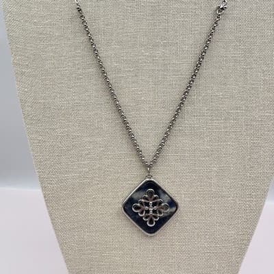Vintage Y2K White House Black Market Silver Tone Blue Sodalite Clover Necklace