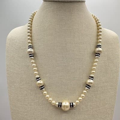 Vintage 80s Cream Faux Pearl Beads Statement Necklace Classic Fashion Jewelry