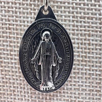 Vintage 90s Miraculous Medal Virgin Mary Pendant Silver Tone Necklace Religious