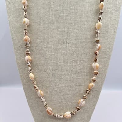 Vintage 90s Cowrie Shell Strand Necklace Boho Beach Nautical Fashion Jewelry Y2K