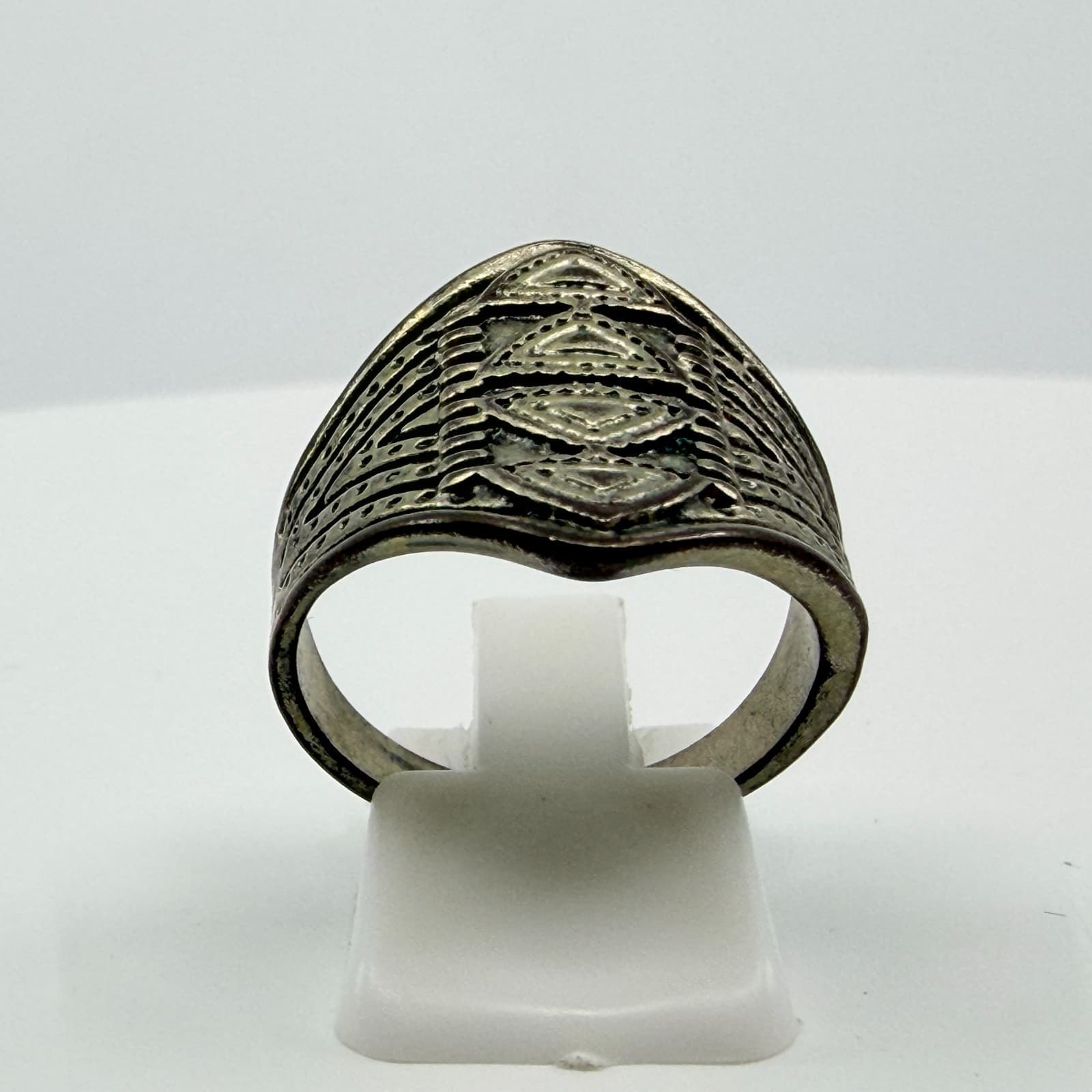Vintage Southwestern Silver Tone Etched Triangle Shield Statement Ring Boho