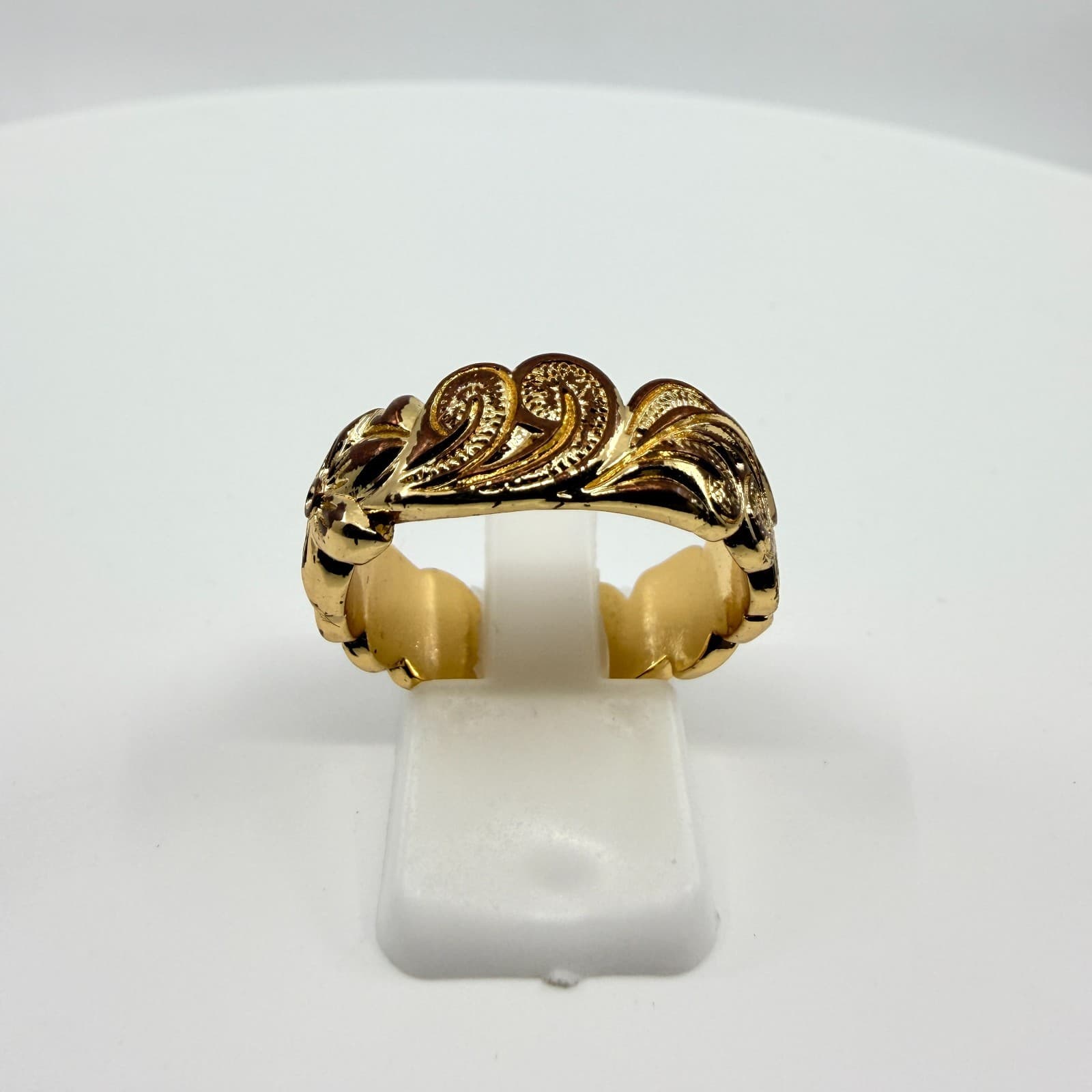 Vintage Gold Tone Etched Paisley Swirl Band Statement Ring Retro Size 9 Classic
