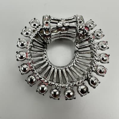 Vintage 80s Silver Tone Open Circle Wreath Bow Brooch Pin Women's Jewelry