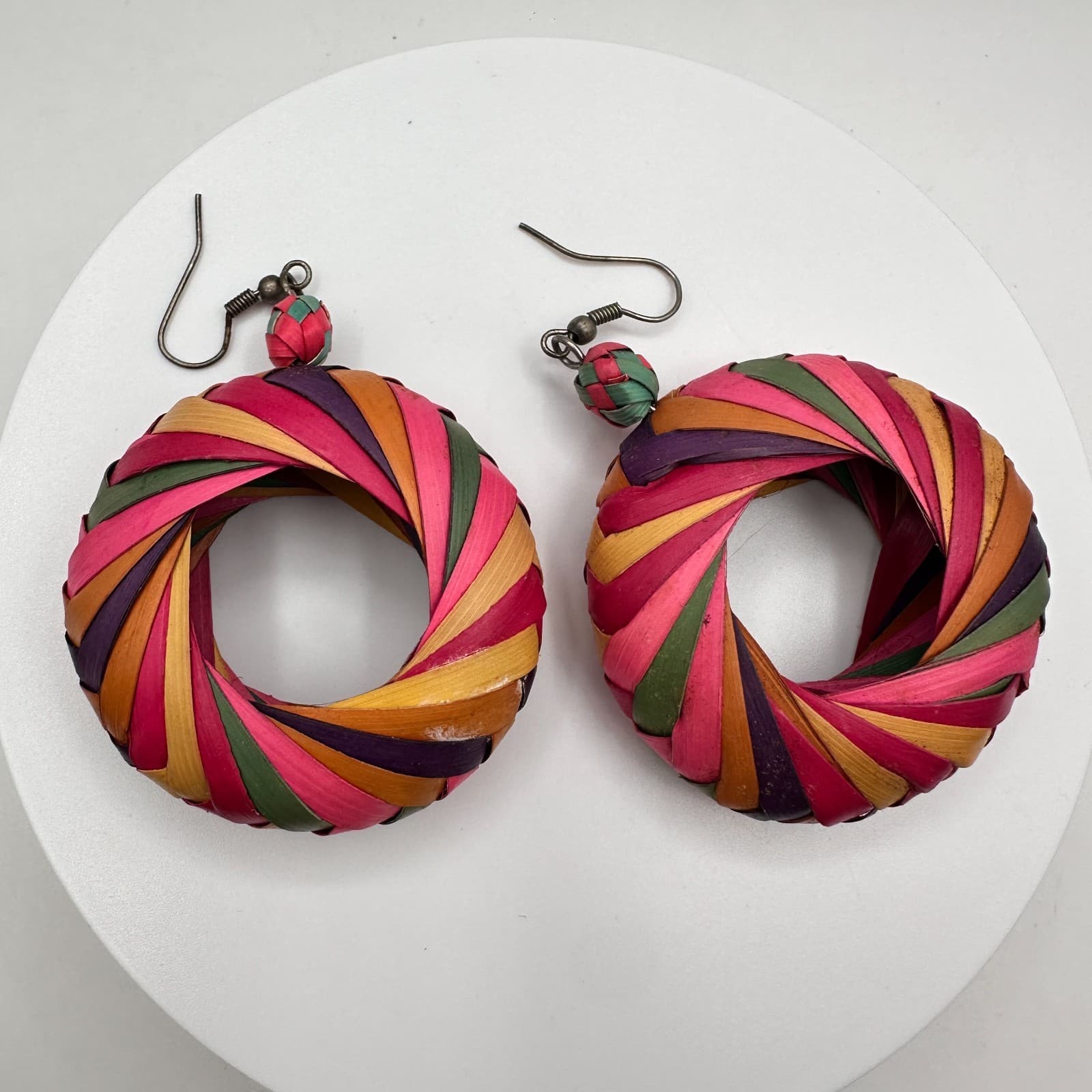 Vintage 90s Woven Straw Hoop Earrings Multi Color Boho Tropical Women's Jewelry