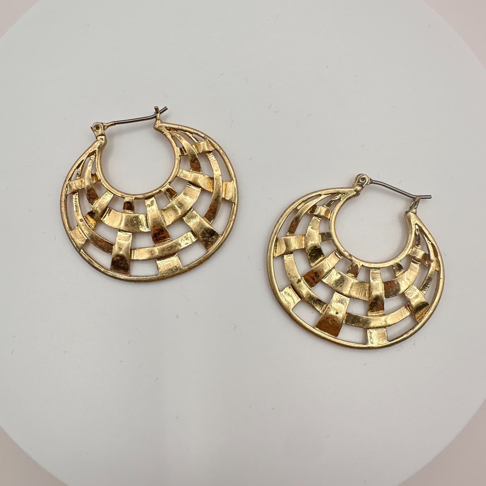 Vintage Y2K Gold Tone Open Work Lattice Basketweave Hoop Earrings Boho Jewelry
