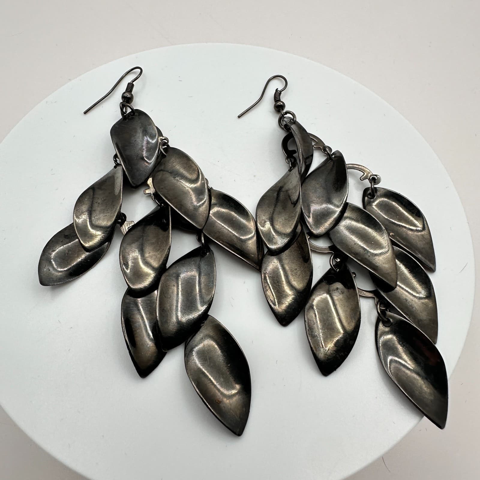 Vintage 90s Gunmetal Tone Leaf Dangle Earrings Statement Women's Classic Jewelry