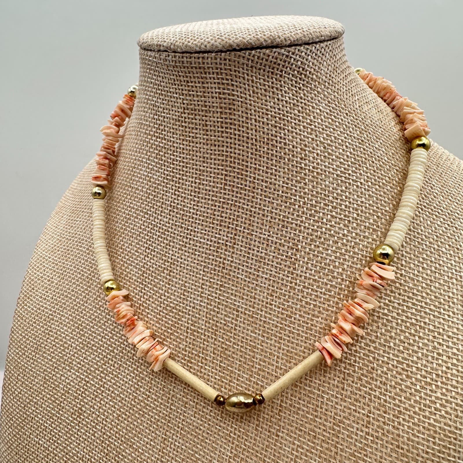 Vintage 90s Gold Tone Pink & Cream Shell Heishe Beaded Necklace Women's Jewelry