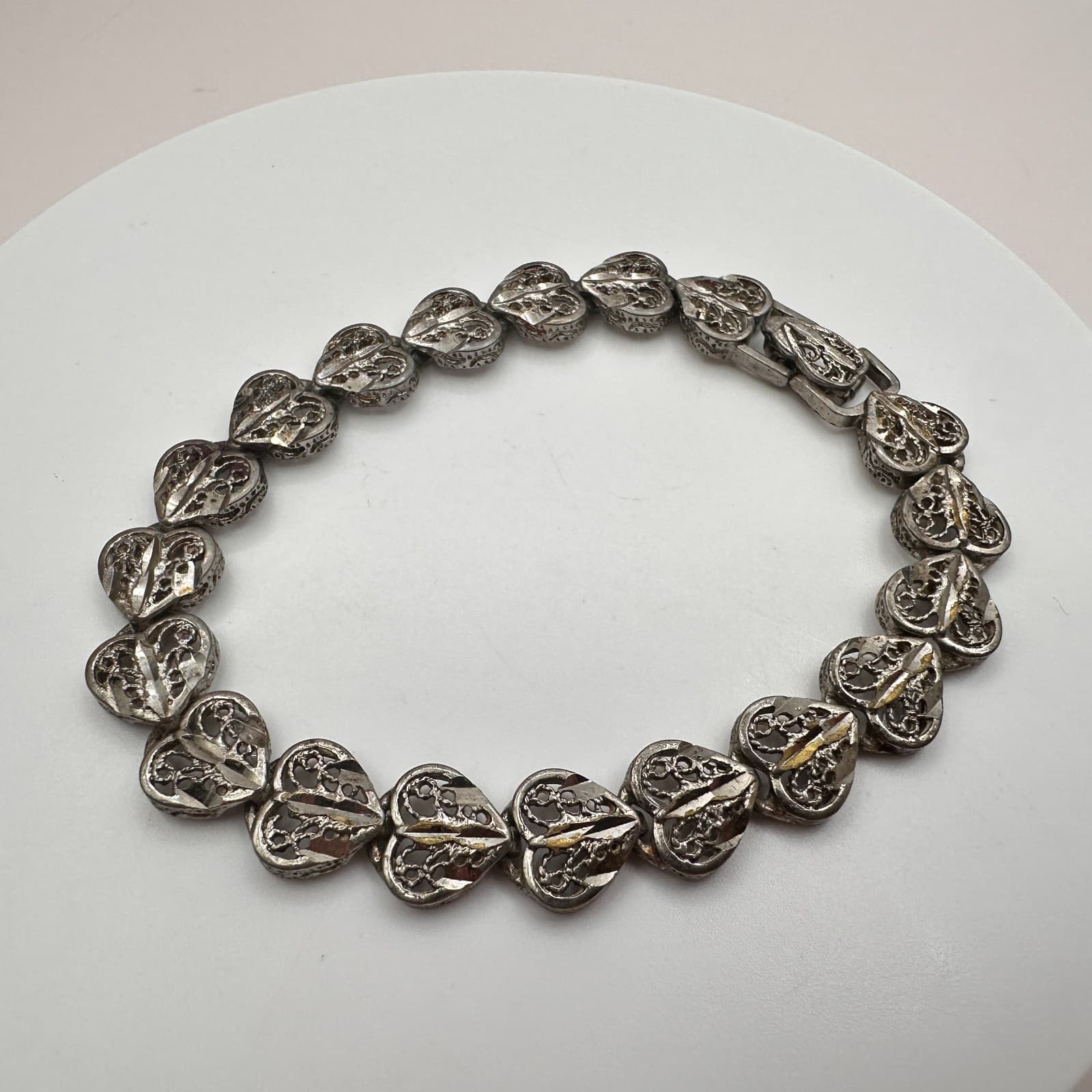 Vintage 90s SilverTone Filigree Open Heart Link Bracelet Classic Fashion Jewelry