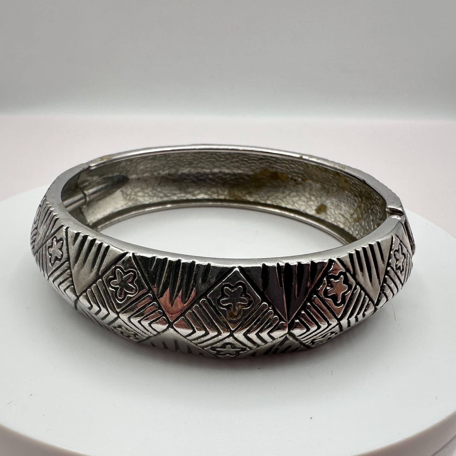 Vintage 90s Silver Tone Geometric Flower Bangle Bracelet Boho Etched Jewelry Y2K