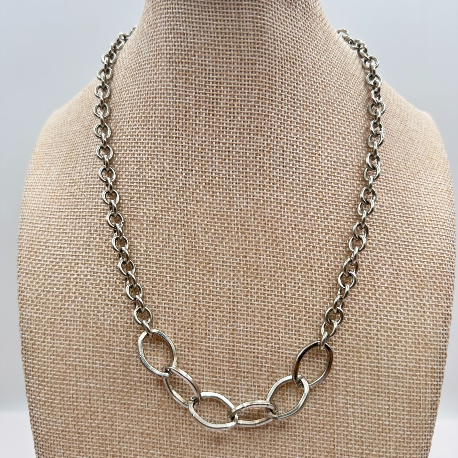 Vintage Y2K Silver Tone Graduated Oval Links Chain Necklace Women's Jewelry Bib