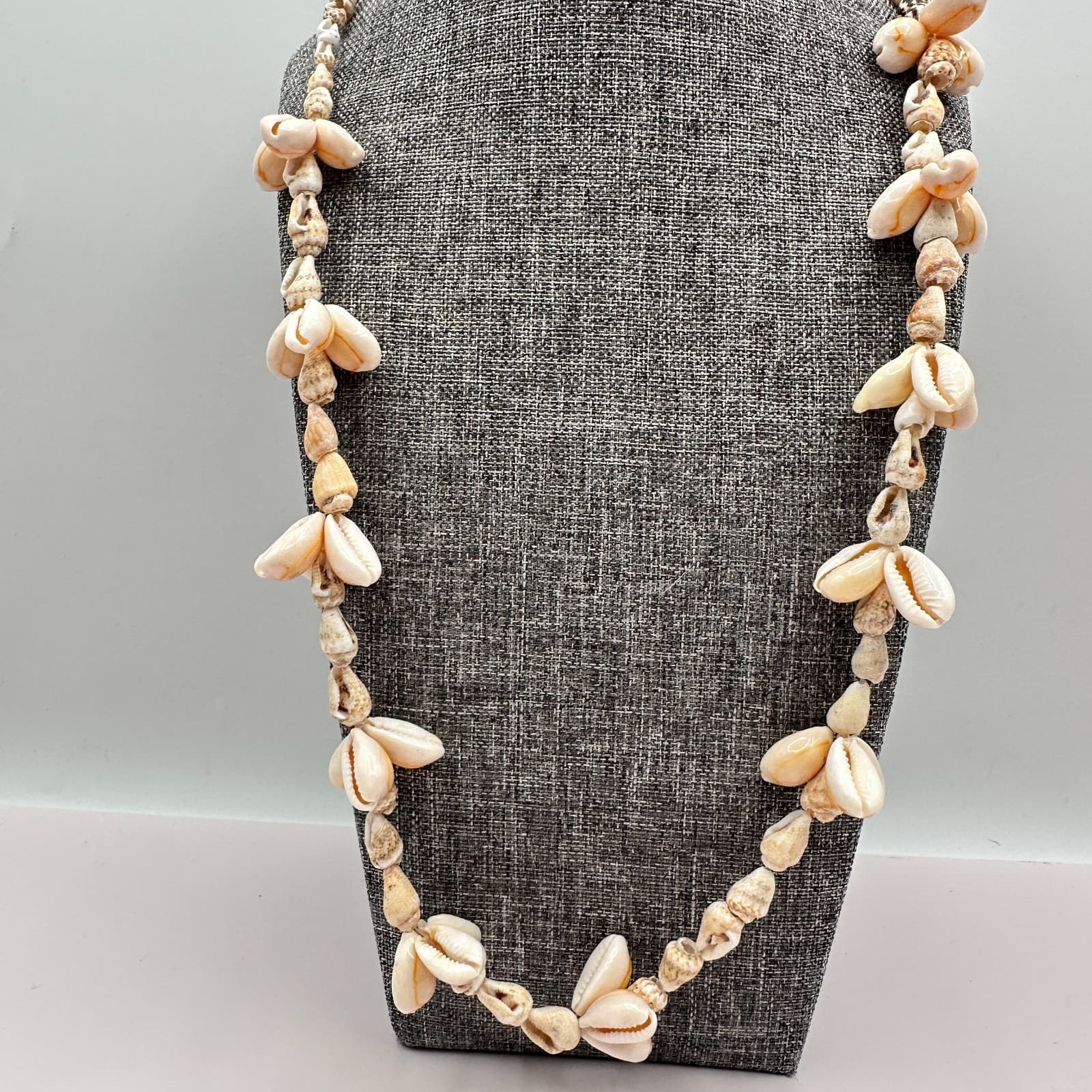 Vinatge 90s Cream Nautical Cowrie Snail Shell Necklace Women's Jewelry Bib Y2K