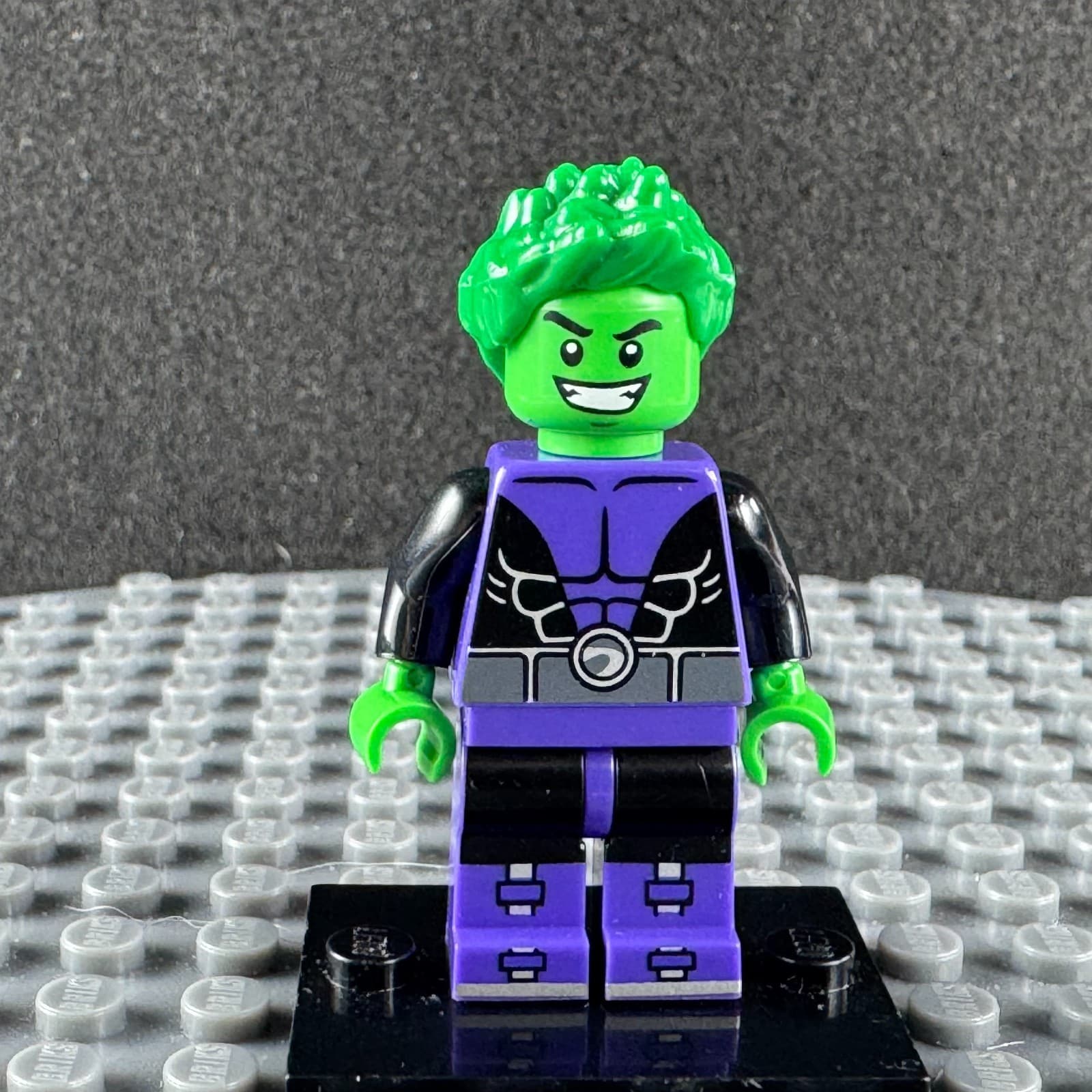Retired LEGO DC Beast Boy SH0198 Minifigure Teen Titans 76035