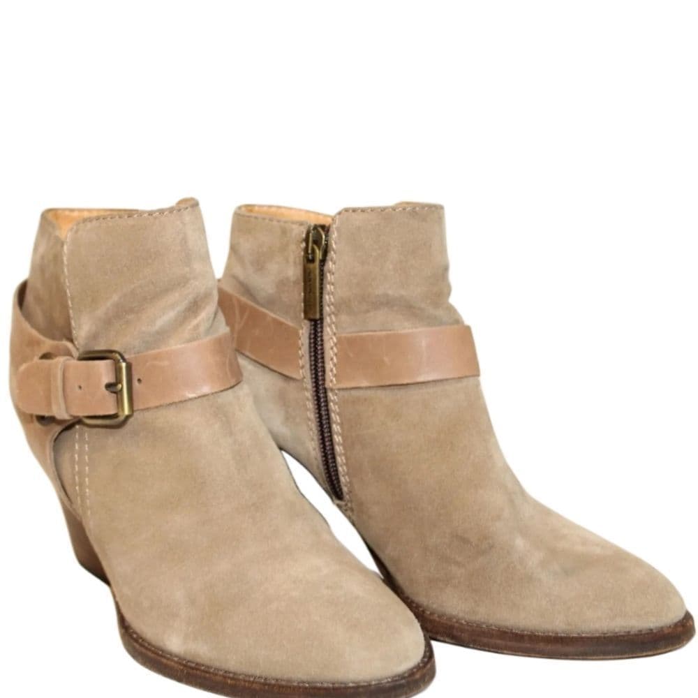 Aquatalia Suede Belted Heeled Italy Ankle Boots booties NEAR PERFECT 5.5