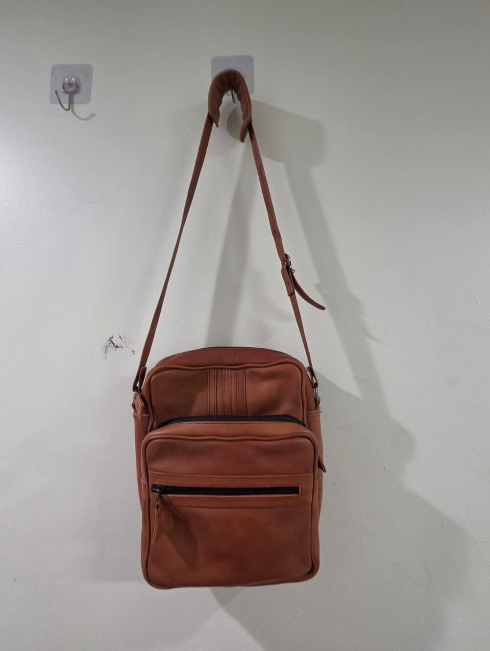 BERNARDO NY BROWN Leather Crossbody Bag. ð GORGEOUS SAKS