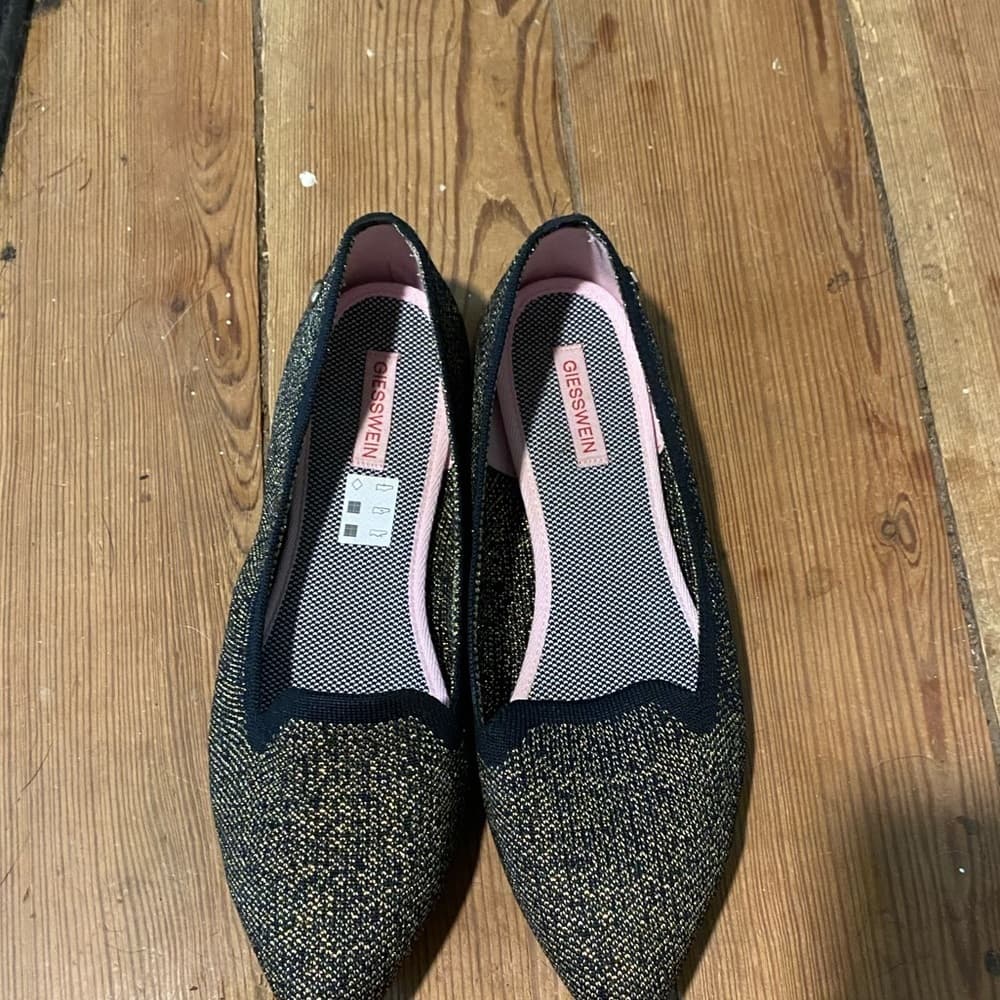 NWOT Giesswein flats gold black knit