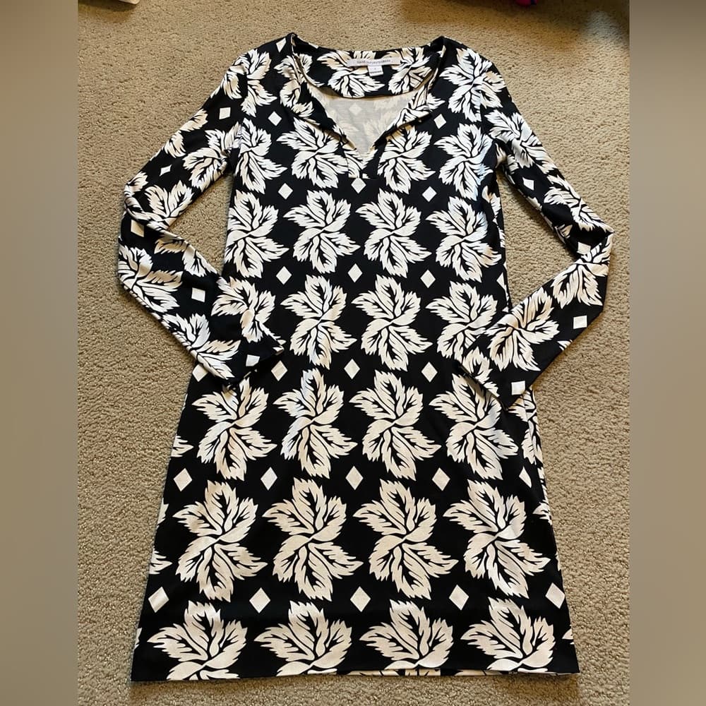 Diane Von Furstenberg Reina 100% silk Floral Print Long Sleeve Dress