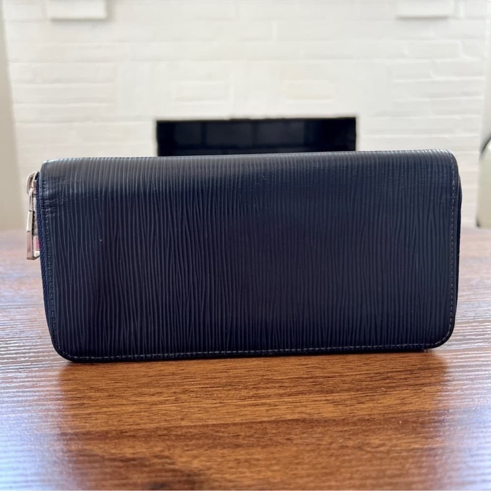 Authentic Louis Vuitton Vertical Epi Organizer Wallet