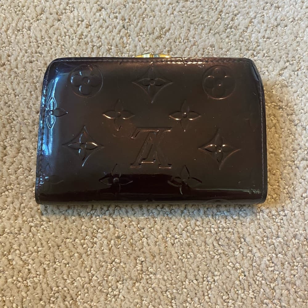 Louis Vuitton Vernis Kisslock compact wallet