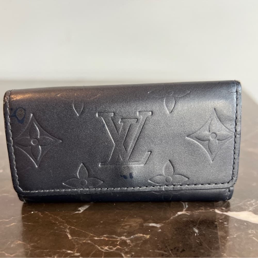 Authentic Louis Vuitton matte vernis key holder