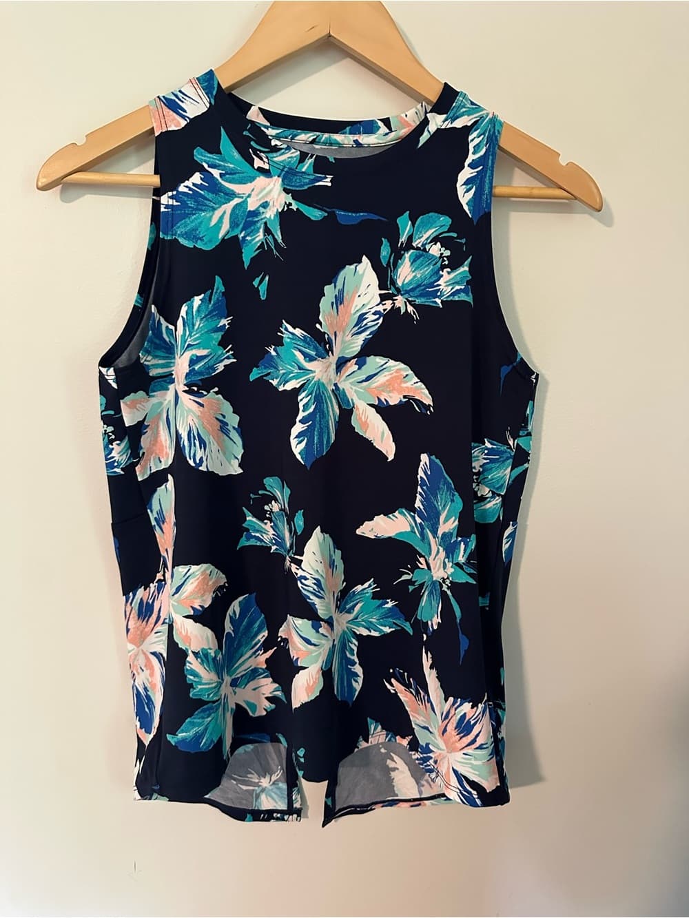 NWOT Carve designs split back floral tank