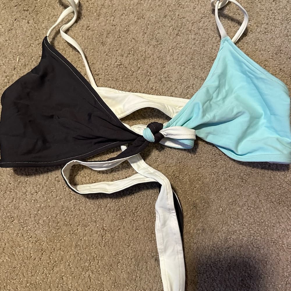 NWOT L*Space Chloe wrap around bikini top