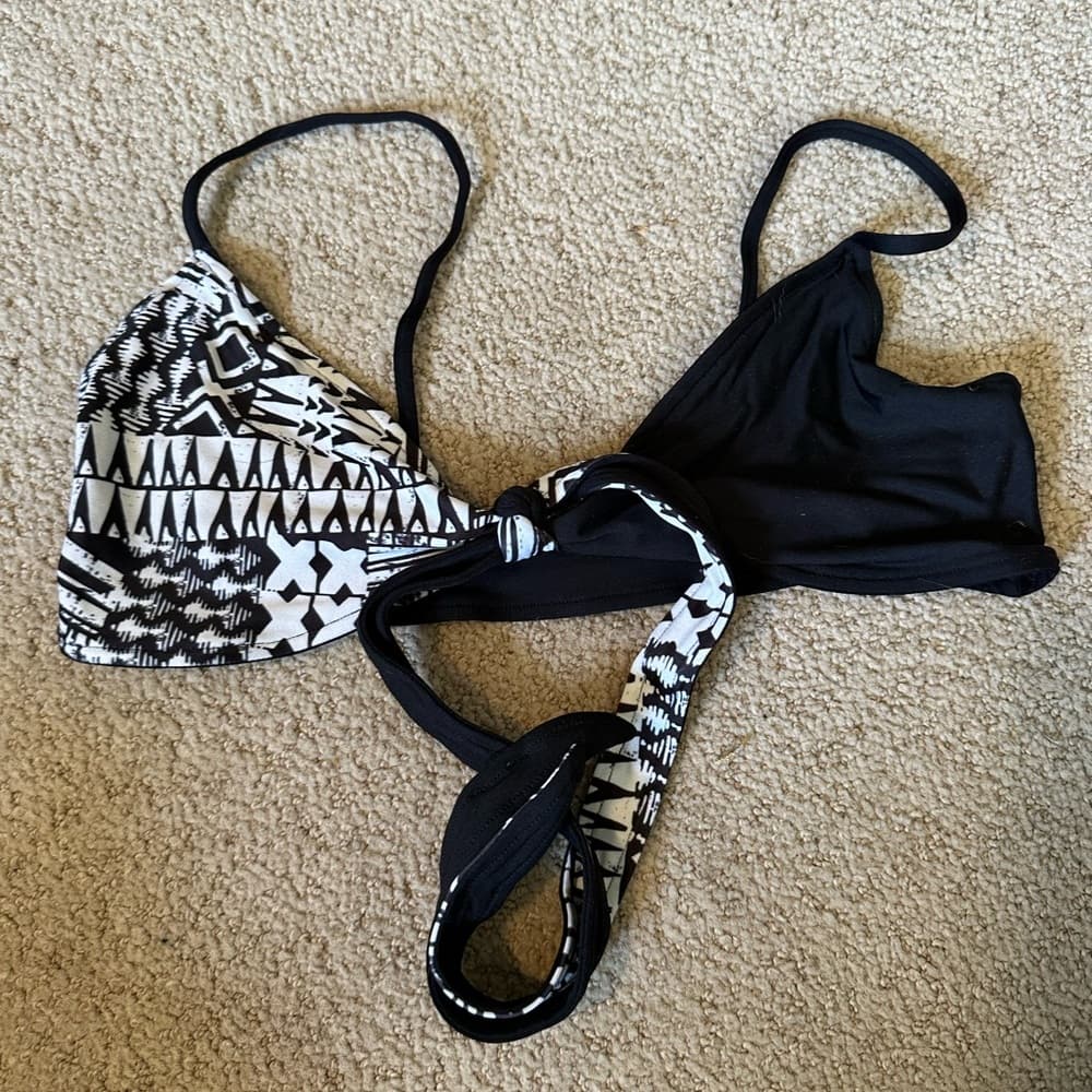 NWOT L*Space Chloe Ivory Coast bikini top black white