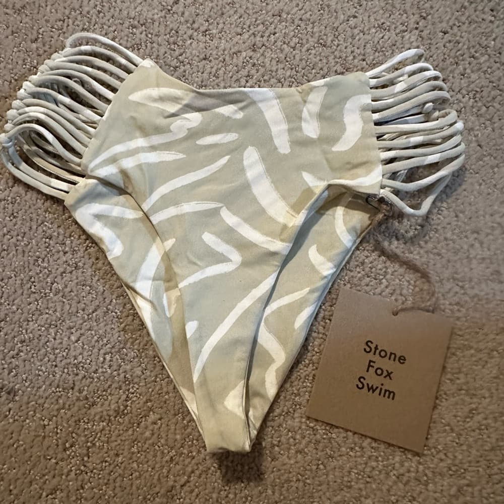 NWT Stone Fox Simone bikini bottoms aloe lines xs