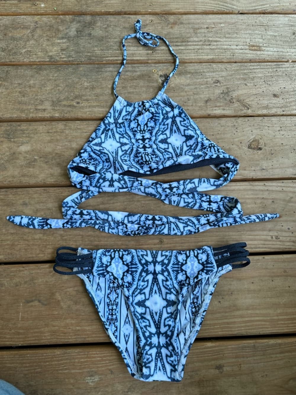 NWOT L*Space Lizzie Low Down bikini set Caicos Nights small