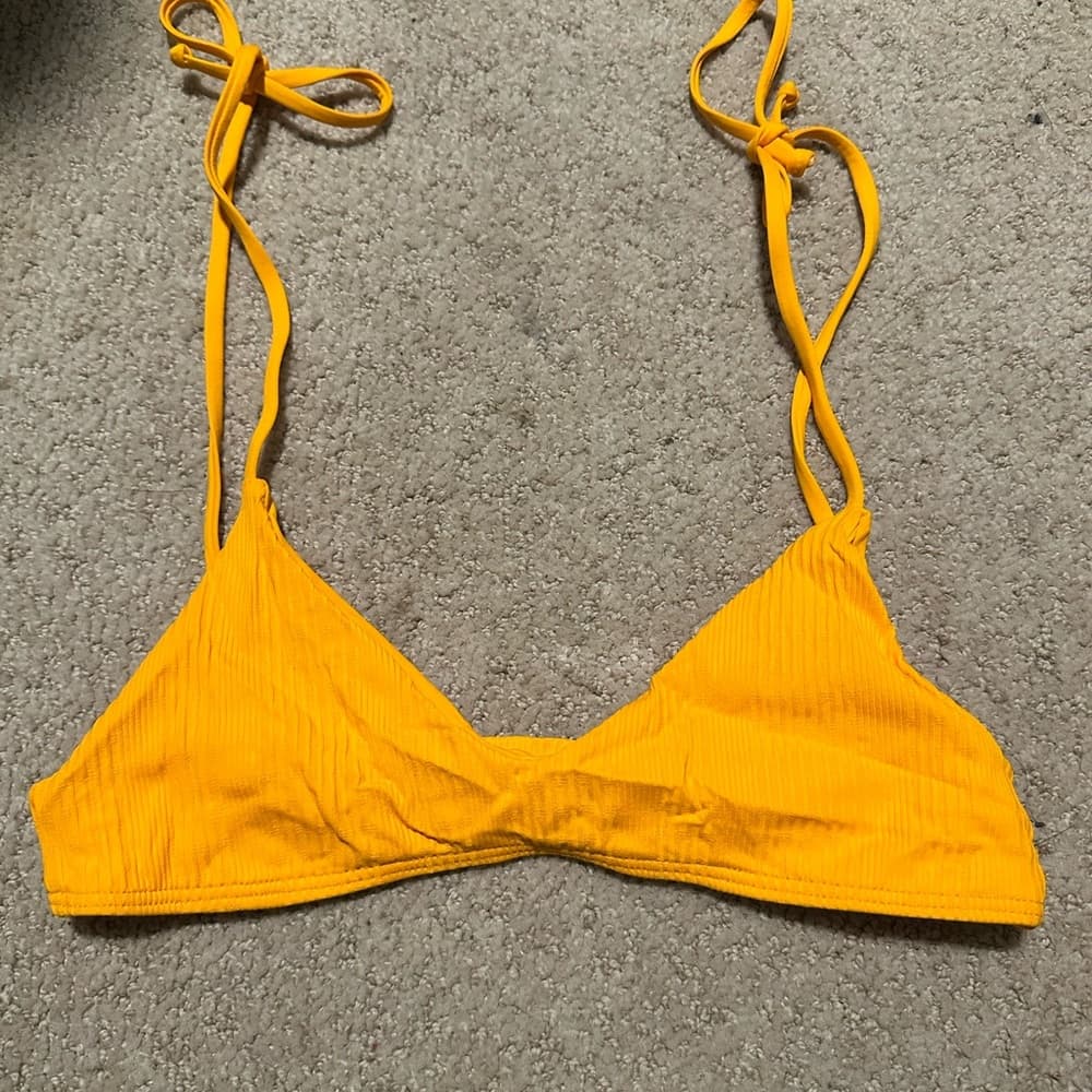 NWOT L*Space Daisy ribbed bikini top goldenrod