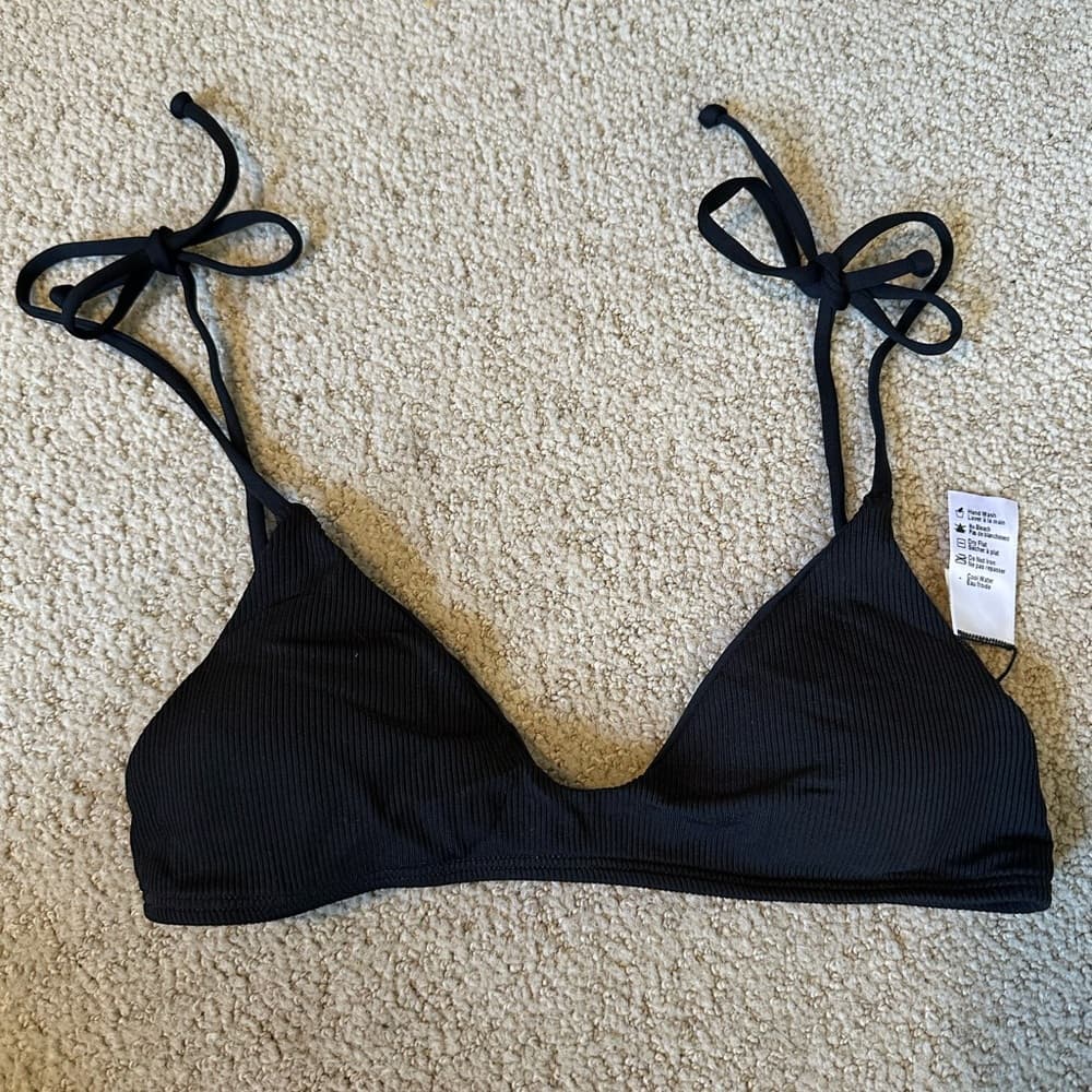 NWOT L*Space Daisy ribbed bikini top black