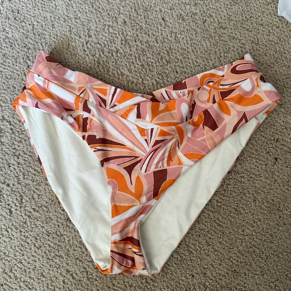 NWOT L*Space bikini bottoms criss cross waist