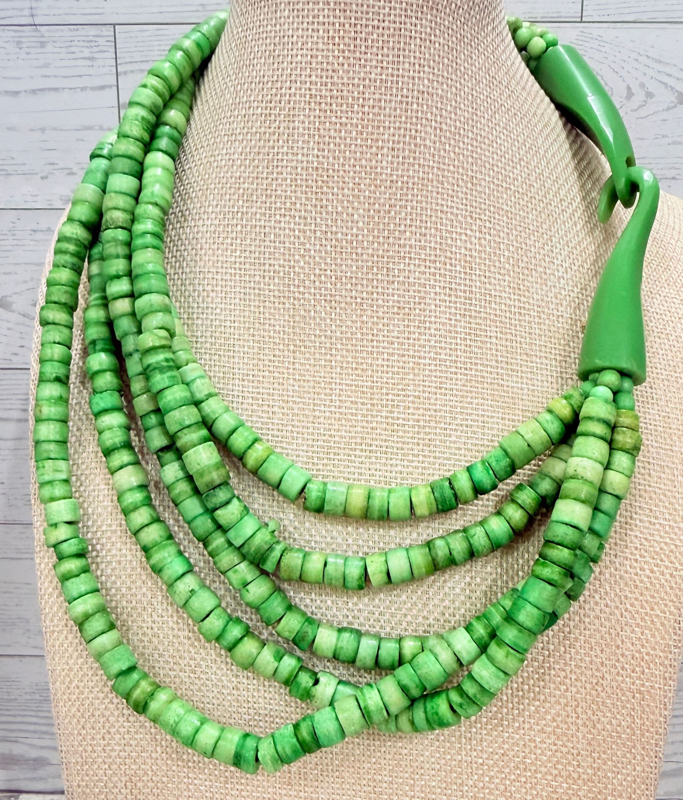 6J. 1900s Green African Trade Beads Necklace Phenolic Resin Closure