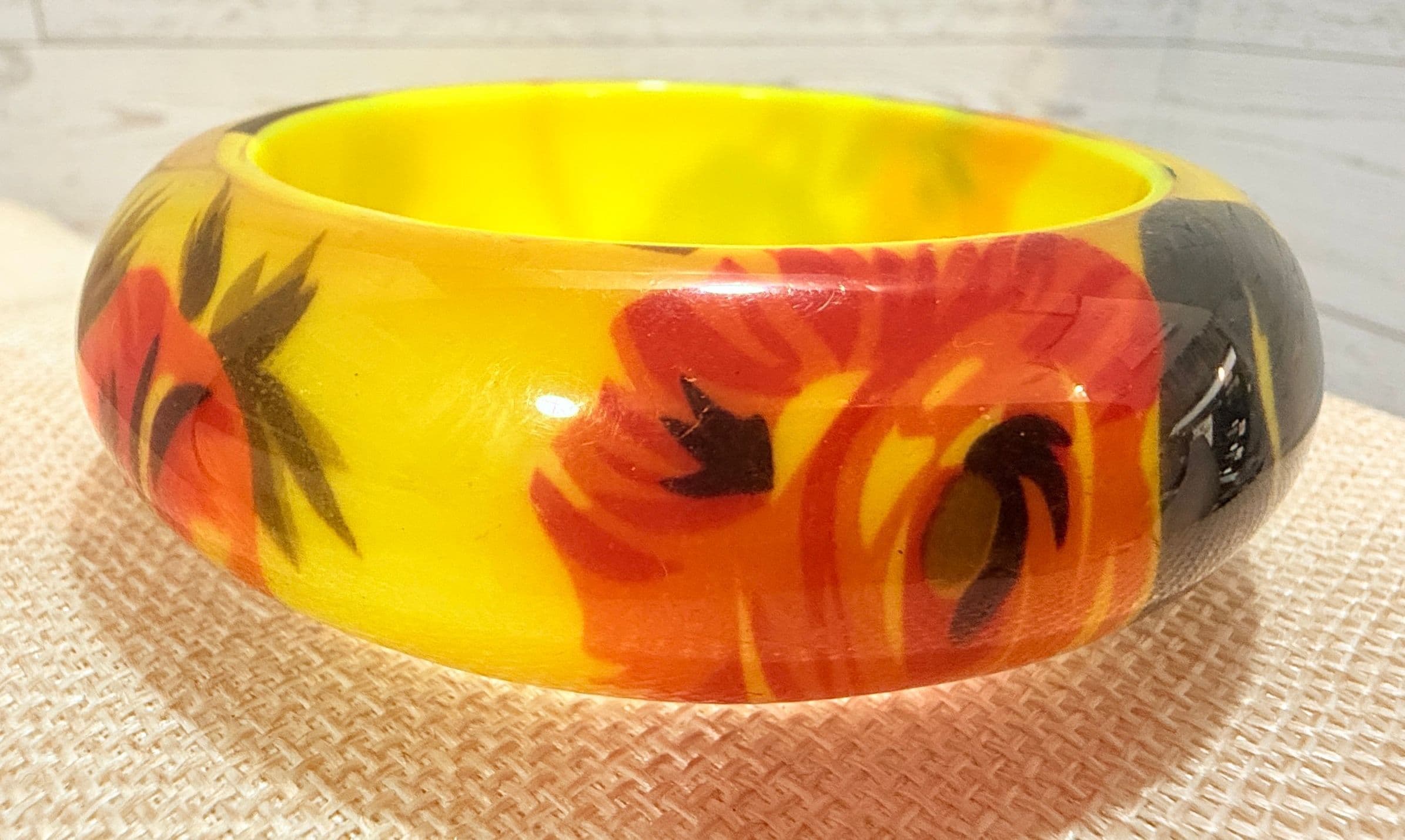 1G. 1980s Chunky, Laminated Lucite Floral Bracelet