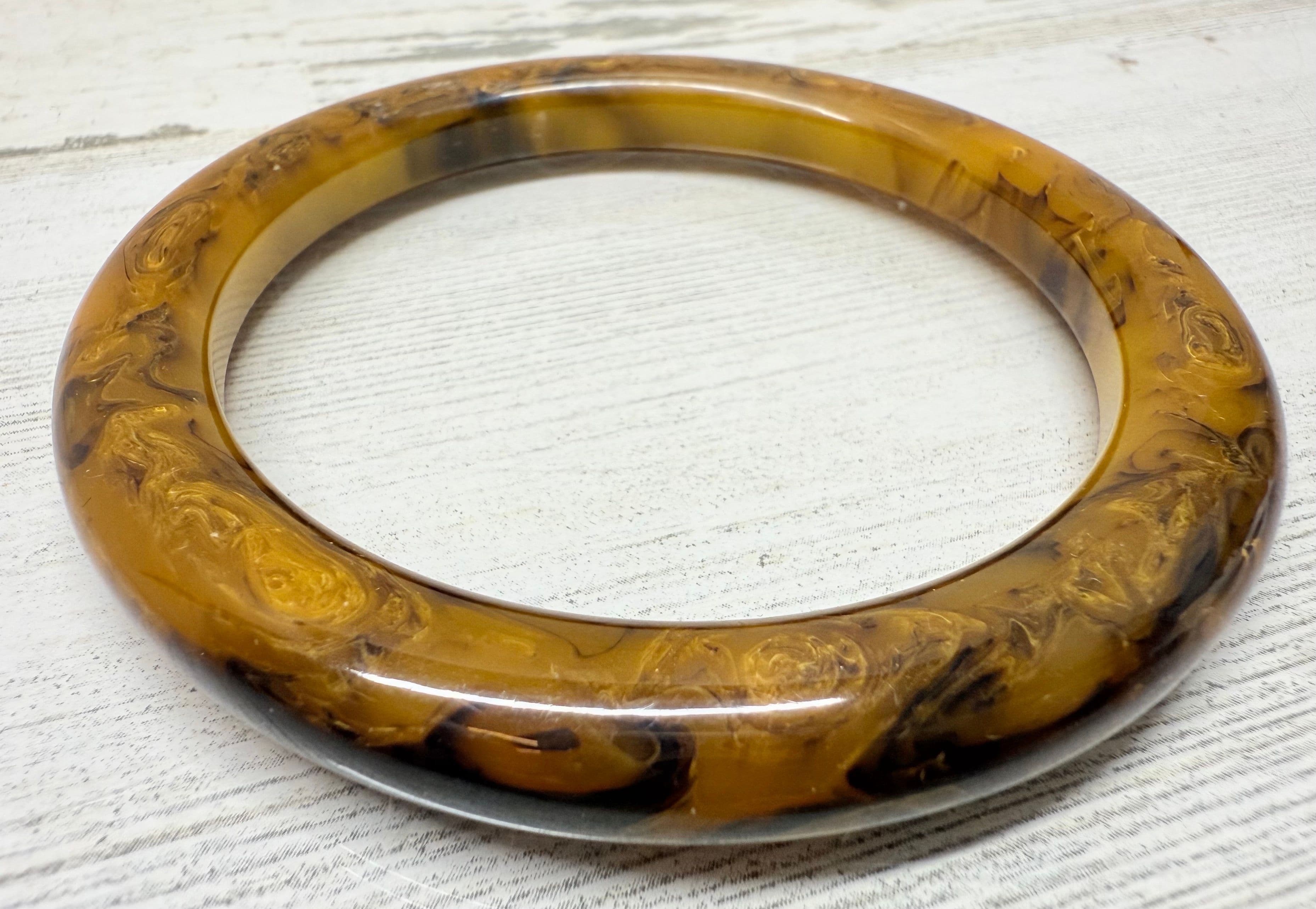 1R. Vintage 1940s Caramel & Brown Bakelite Bangle Bracelet