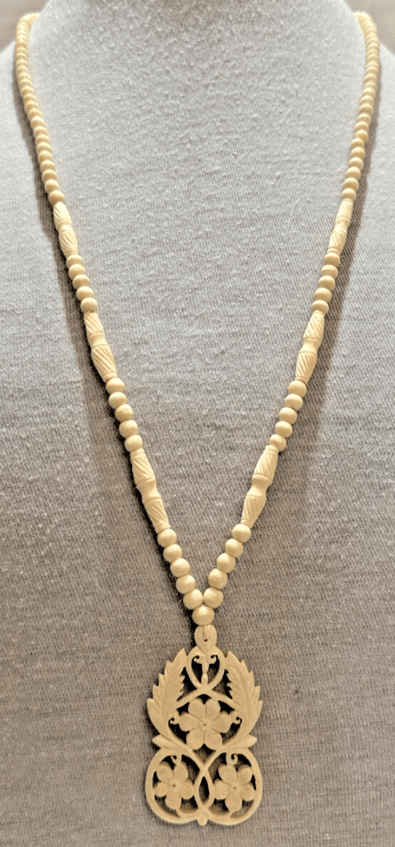 5J. Vintage 1950s Carved Antler Necklace & Floral Pendant