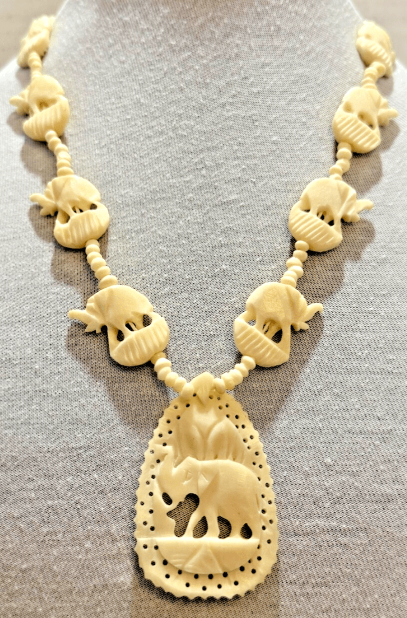 5H. Vintage 1970s Carved Cow Bone Beaded Elephant Necklace