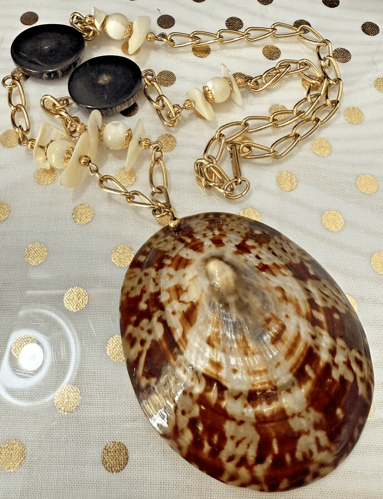 2O. Vintage 1960s Hobe Gold Tone Shell Polished Wood Chain Necklace