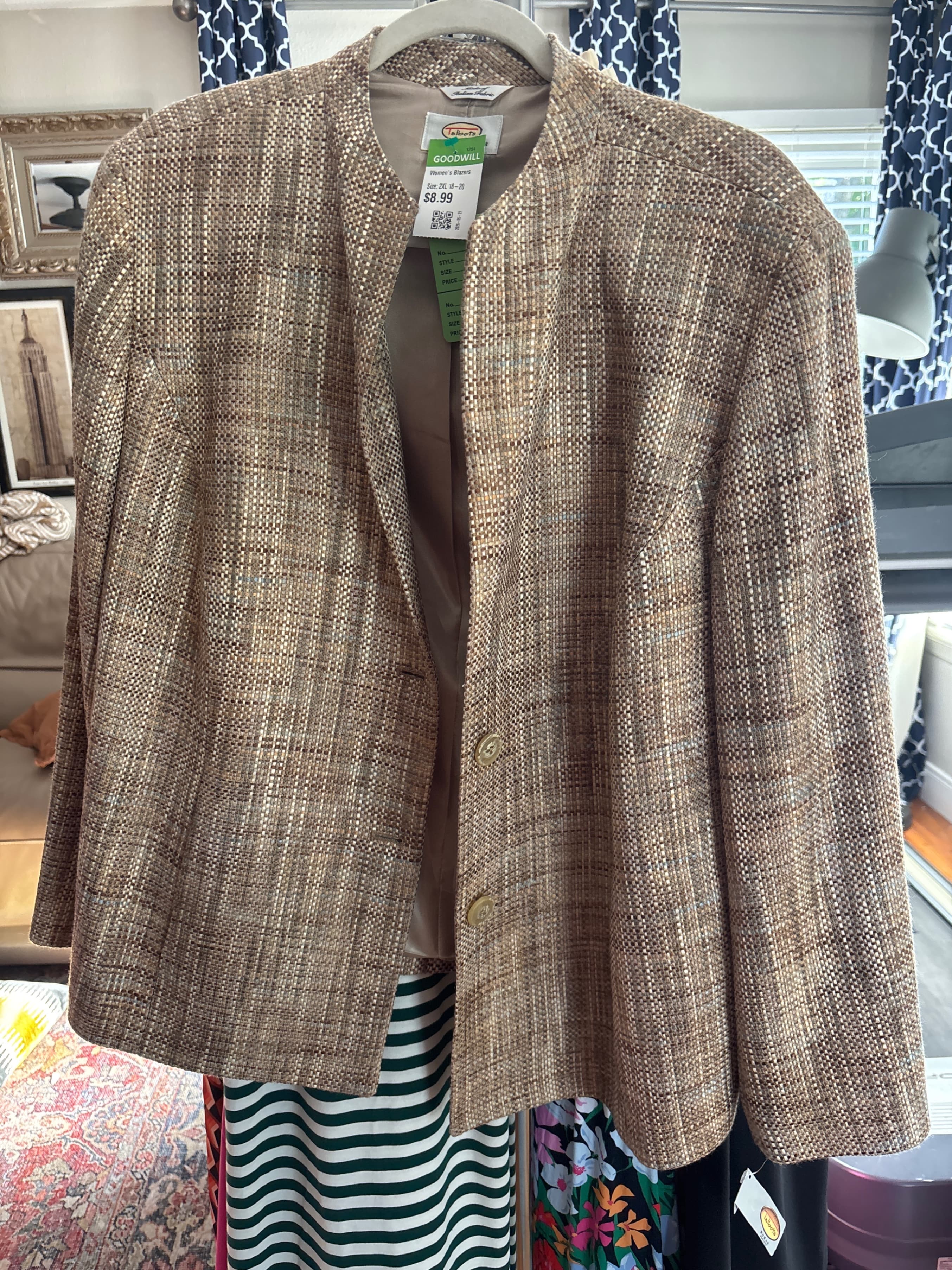 Vintage Tweed Blazer with Button Closure