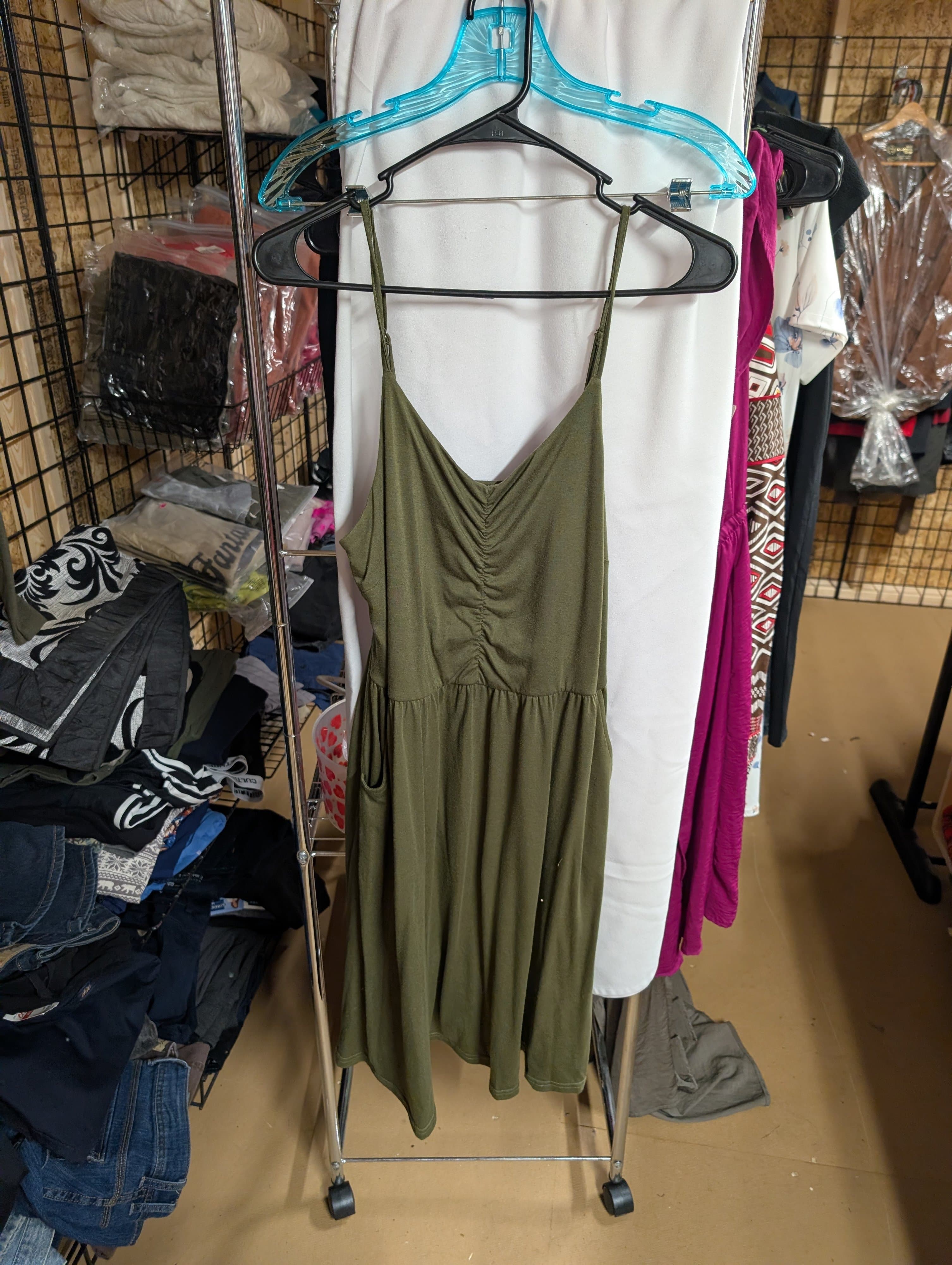 Yathon Green Sleeveless Dress with Pockets