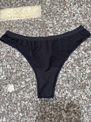 Hanes Black Thong Size 6 Medium