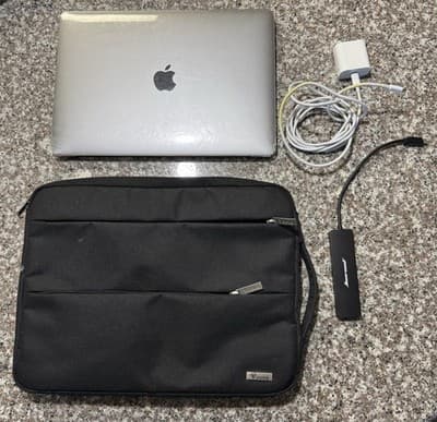 Apple Bundle | MacBook Pro 13" | 2017 | i5-7360U | 8GB | 128 GB SSD | Case