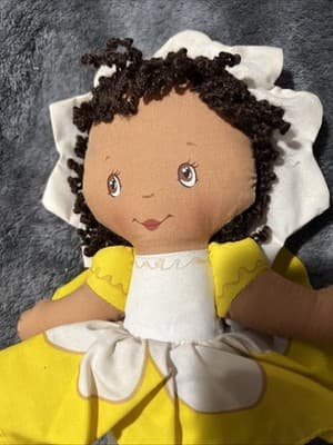 This Is A Vintage 1986 Avon Daisy Dreamer Soft Cloth Doll. Excellent Condition