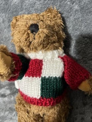 TENDER HEARTED COLLECTIBLES Teddy Bear Plush 8”Red, White & Green Knit Sweater