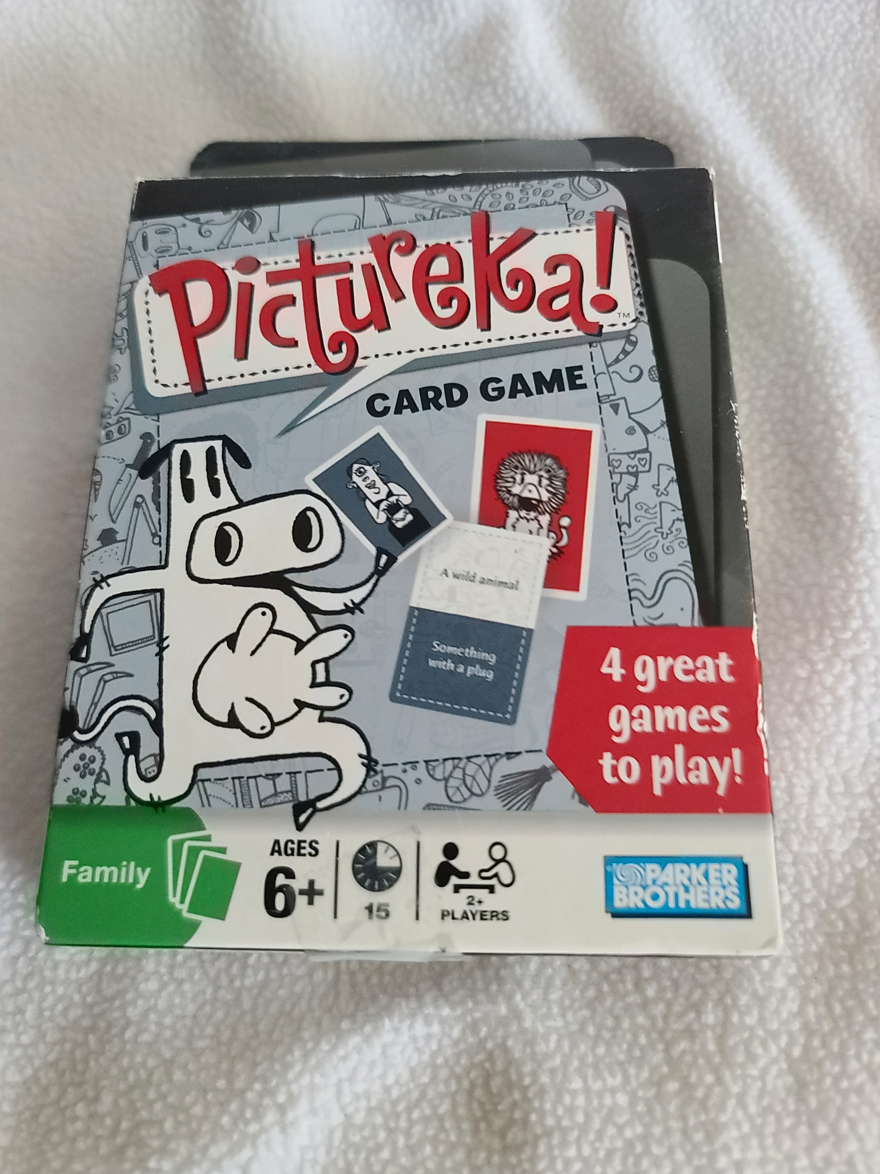 Hasbro Pictureka Card Game for Ages 6+