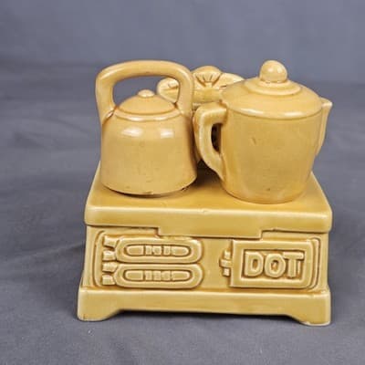 Vintage Artmark Wood Stove with Coffee and Tea Pot Salt and Pepper Shakers