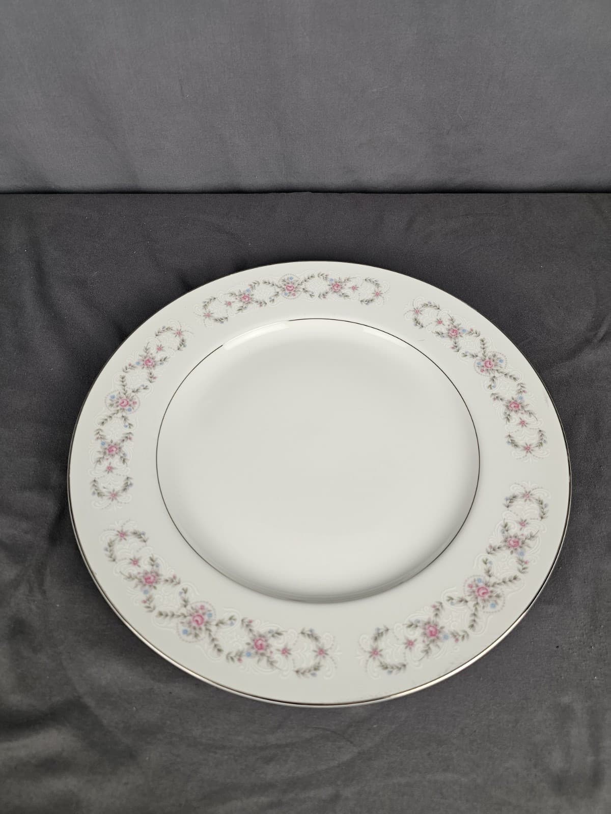 Fine China of Japan Fairlawn 6511 12” Round Platter Porsalane Excellent Cond.