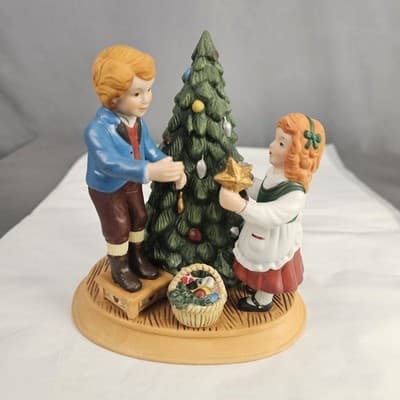 Avon 2nd ed 1982 Christmas Memories "Keeping the Christmas Tradition"