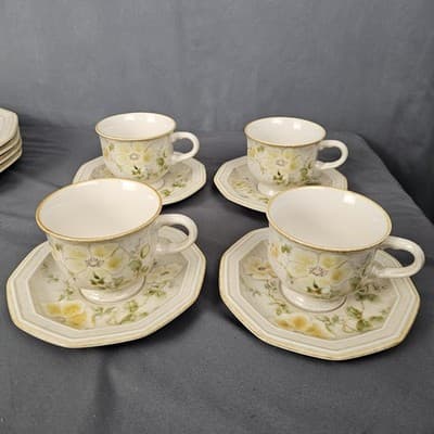 Vintage 1970s Mikasa Avante Venezia Tea Cups & Saucers Set of 4 Retro