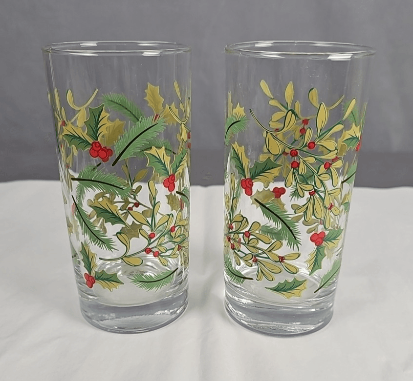 Vintage Royal Norfolk Holly Berry Christmas Holiday Drinking Glasses set of 2